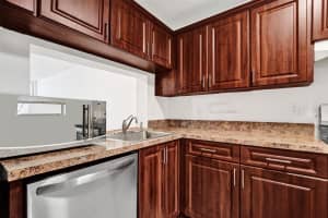 9440 Poinciana Pl 101, Davie