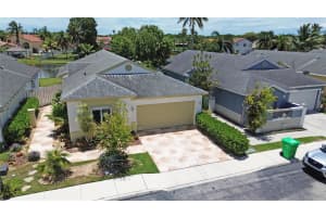 358 E Riverbend Dr, Sunrise, FL 33326 Sold 10/03/25