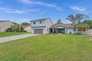 13840 Roanoke St, Davie, FL 33325 - MLS#F10516774