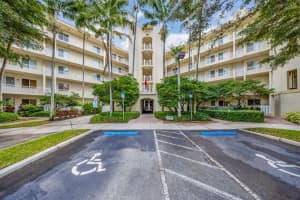 3600 Oaks Clubhouse Dr 302, Pompano Beach