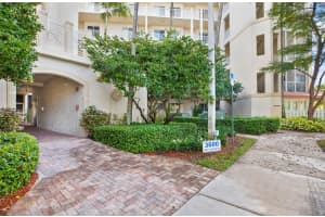 3600 Oaks Clubhouse Dr 302, Pompano Beach, FL 33069 - MLS#F10516881