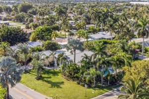 2751 NE 18th St, Pompano Beach, FL 33062 Sold 12/08/25