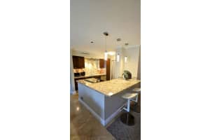 1050 SE 15th St 204, Fort Lauderdale, FL 33316 - MLS#F10516963