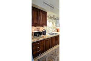 1050 SE 15th St 204, Fort Lauderdale, FL 33316 - MLS#F10516963