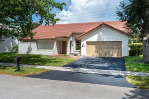 1041 Amherst Ave, Davie