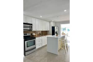 5800 N Farragut Dr, Hollywood, FL 33021 - MLS#F10517123
