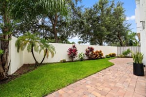 8 Governors Ct, Palm Beach Gardens, FL 33418 - MLS#F10517131