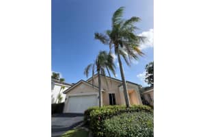 8920 Woodside Ct, Davie