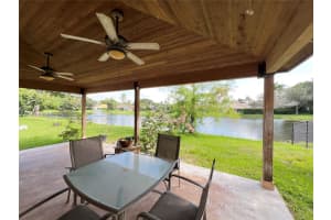 8920 Woodside Ct, Davie, FL 33328 Sold 10/03/25