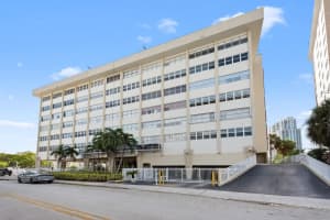 111 Golden Isles Dr B2, Hallandale Beach