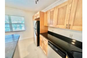 660 NE 11th Ave, Fort Lauderdale, FL 33304 - MLS#F10517621