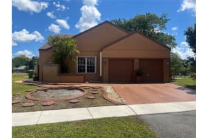 8620 SW 12 Street, Pembroke Pines, FL 33025 - MLS#F10517624