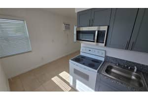 16951 NE 18th Ave 9, North Miami Beach, FL 33162 - MLS#F10517734