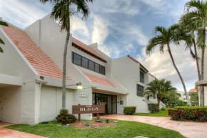 303 Racquet Club Rd 312, Weston