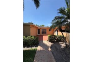 1000 SE 13th Ct, Deerfield Beach, FL 33441 - MLS#F10517779