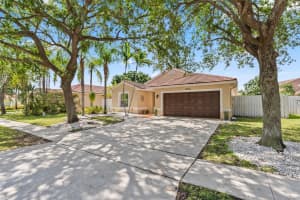 18532 NW 23rd St, Pembroke Pines, FL 33029 - MLS#F10517838