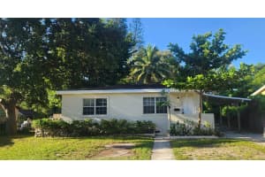 870 Ne 144th St, North Miami