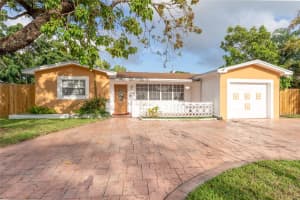 1910 N 35th Ave, Hollywood, FL 33021 - MLS#F10517901