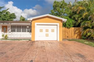 1910 N 35th Ave, Hollywood, FL 33021 - MLS#F10517901