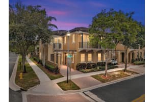 4447 Arabian Way 4447, Davie