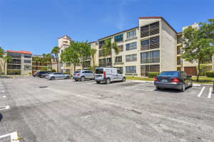 2304 S Cypress Bend Dr 512, Pompano Beach