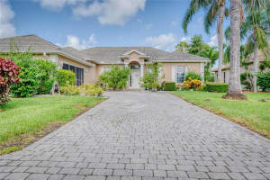 422 NW Dover Ct, Port St Lucie, FL 34983 - MLS#F10517987
