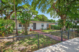 251 SW 22nd Street, Fort Lauderdale, FL 33315 - MLS#F10518076