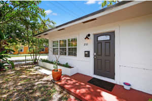 251 SW 22nd Street, Fort Lauderdale, FL 33315 - MLS#F10518076