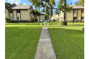 320 Pine Ridge Cir 320, Greenacres, FL 33463 - MLS#F10518090