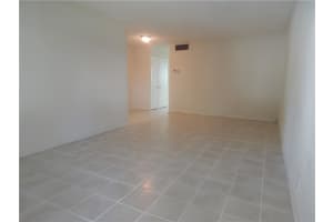 2110 NE 39 street 4, Fort Lauderdale, FL 33308 - MLS#F10518159