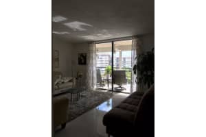 1000 Saint Charles Pl, Pembroke Pines, FL 33026 - MLS#F10518211