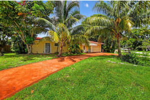 1110 Se 7th St, Deerfield Beach