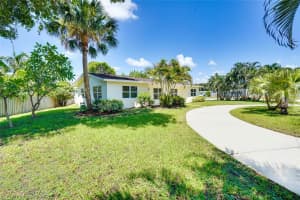1582 Nw Palm Lake Dr, Stuart
