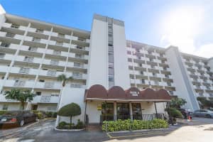 5860 Nw 44th St 403, Lauderhill