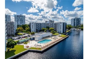 3475 N Country Club Dr 710, Miami, FL 33180 - MLS#F10518310