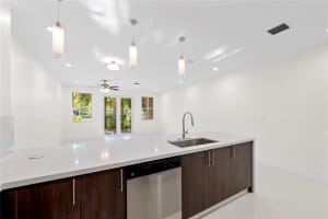 1432 SW 4th Ave 1432, Fort Lauderdale, FL 33315 - MLS#F10518434