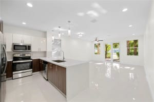 1432 SW 4th Ave 1432, Fort Lauderdale, FL 33315 - MLS#F10518434