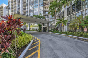 800 Parkview Dr 1001, Hallandale Beach