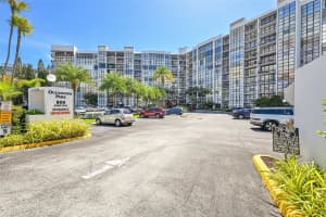 800 Parkview Dr 1001, Hallandale Beach, FL 33009 - MLS#F10518452