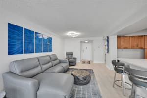 800 Parkview Dr 1001, Hallandale Beach, FL 33009 - MLS#F10518452