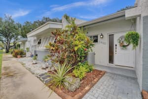 2455 N 37th Ave, Hollywood, FL 33021 - MLS#F10518497