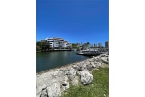 400 Kings Point Drive, Sunny Isles Beach, FL 33160 - MLS#F10518522