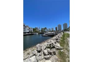 400 Kings Point Dr 1027, Sunny Isles Beach, FL 33160 - MLS#F10518522