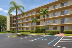 7770 Nw 50th St 104, Lauderhill