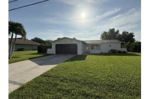 525 SE 11th Ct, Cape Coral, FL 33990 - MLS#F10518695