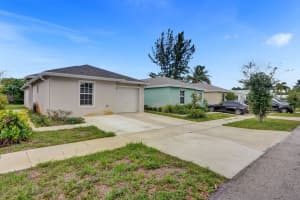 4332 NW 1st Ter, Deerfield Beach, FL 33064 - MLS#F10518756