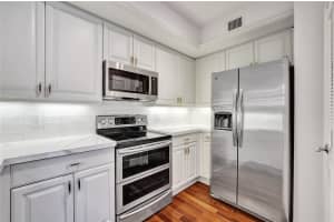 2421 NE 65th St 201, Fort Lauderdale, FL 33308 - MLS#F10518881