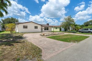 5300 Garfield St, Hollywood, FL 33021 - MLS#F10519086