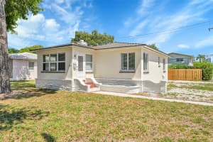 301 SW 17th St, Fort Lauderdale, FL 33315 - MLS#F10519113