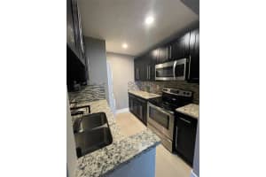 10092 Twin Lakes Dr, Coral Springs